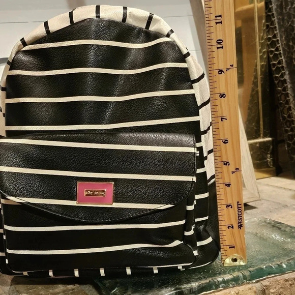 Betsey Johnson Faux Leather Backpack Furry Stuffed Heart - Picture 5 of 16